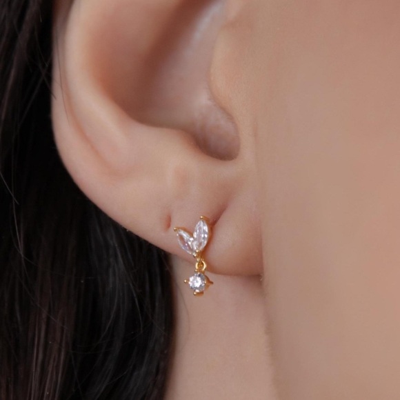 Swarovski Gold  Crystal Earrings - Picture 2 of 6